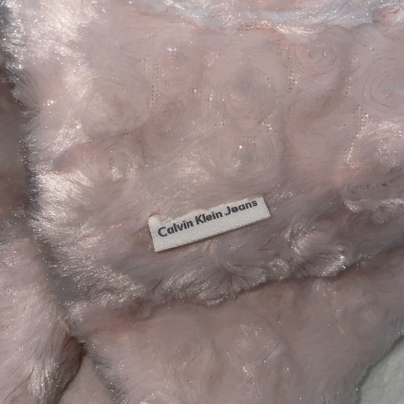 3/$10 Faux Fur Vest (24 Mths) - Picture 6 of 7